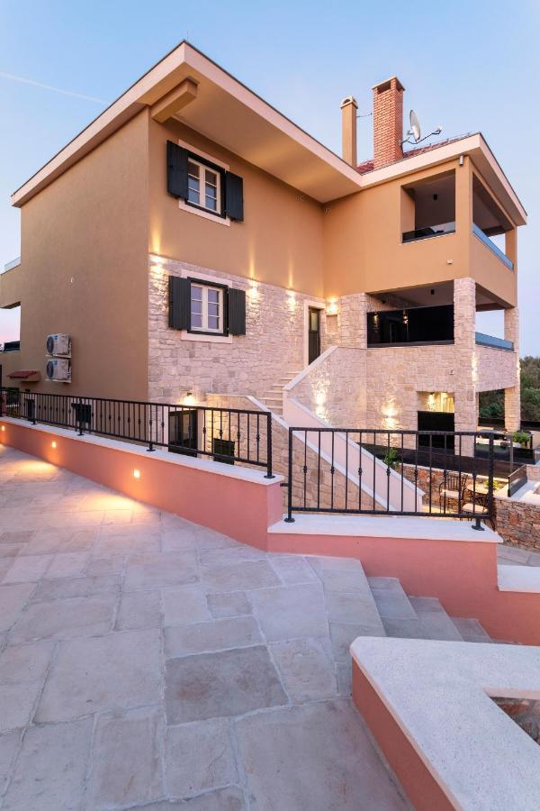 Teona Luxury Apartment With Jacuzzi And Terrace Sea View 萨利 外观 照片